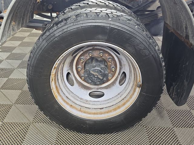 2024 Ford Super Duty F-550 DRW Chassis Cab XL