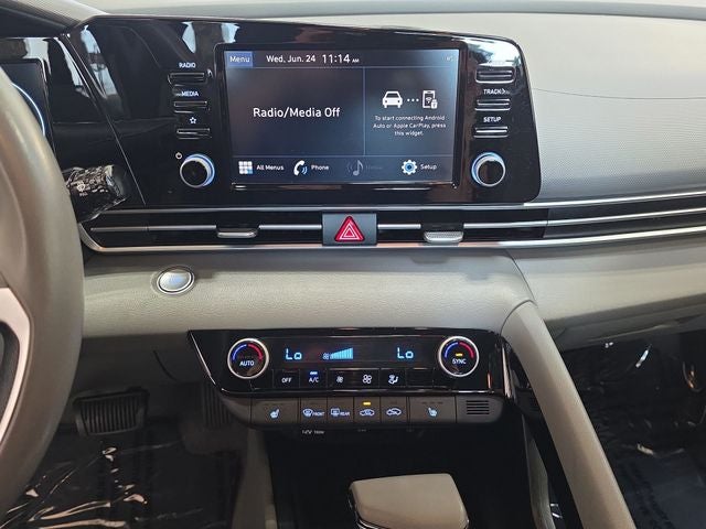 2022 Hyundai ELANTRA SEL