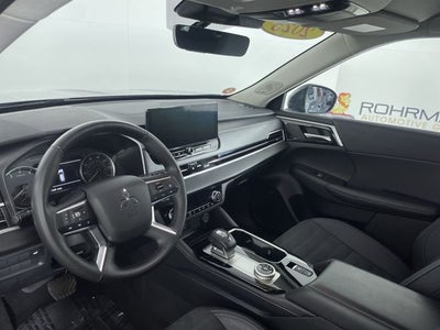 2025 Mitsubishi Outlander SE