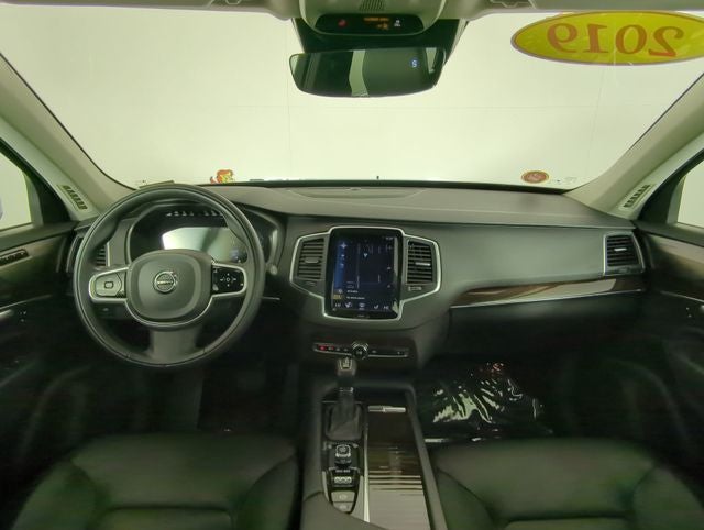 2019 Volvo XC90 Momentum